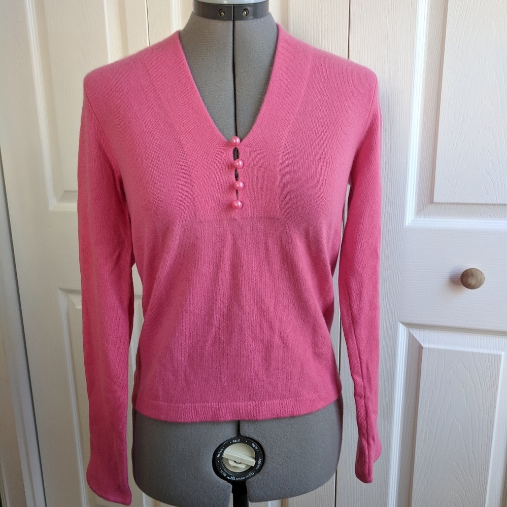 Neiman Marcus pink v-neck cashmere sweater size S